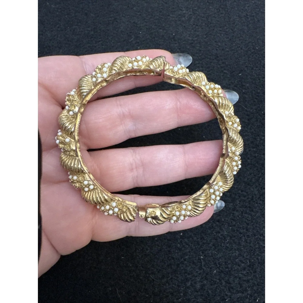 Vintage Signed Hattie Carnegie Vintage Gold Tone Bangle Bracelet Milk Glass ASIS